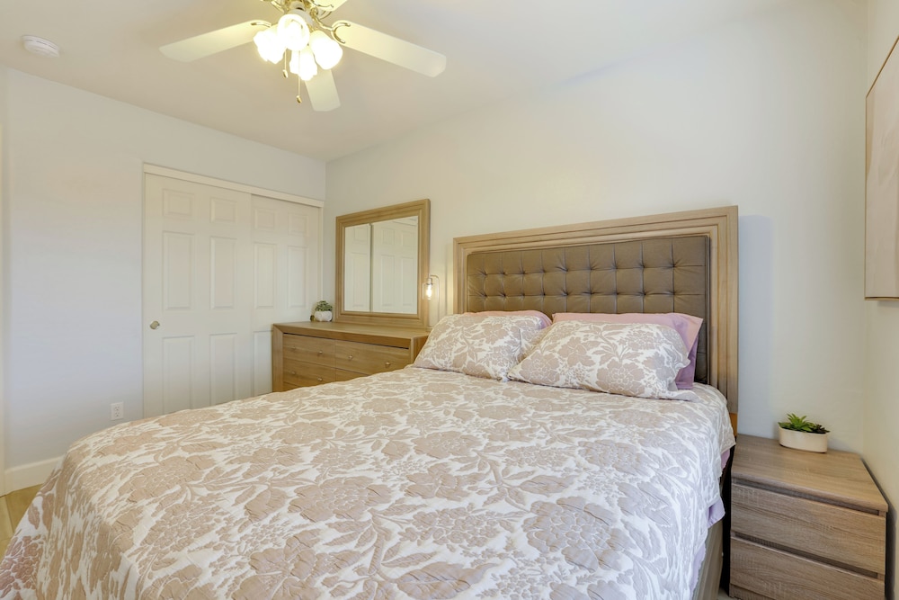 Spacious & Fenced Yard: Relaxing Home in Surprise