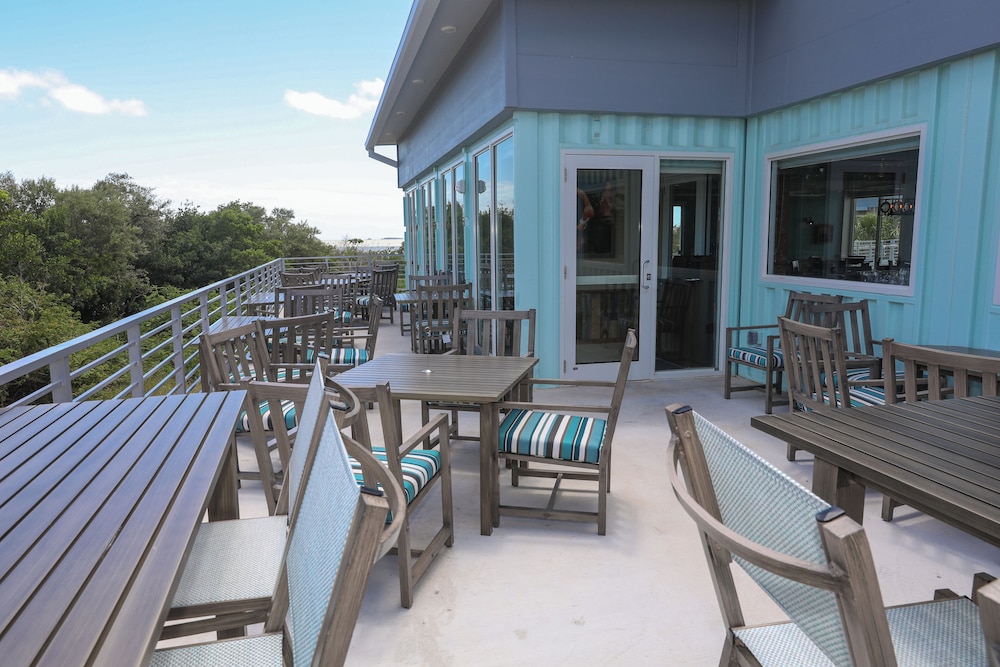 Flamingo Adventures Lodge