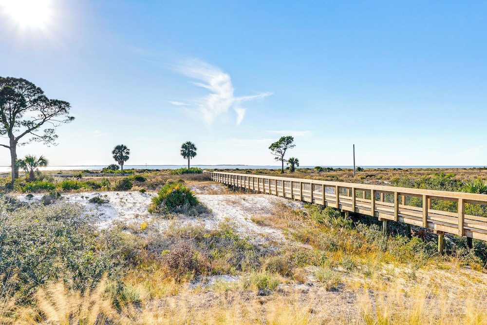 Beach Access: Port St Joe Home w/ Screened Patio!