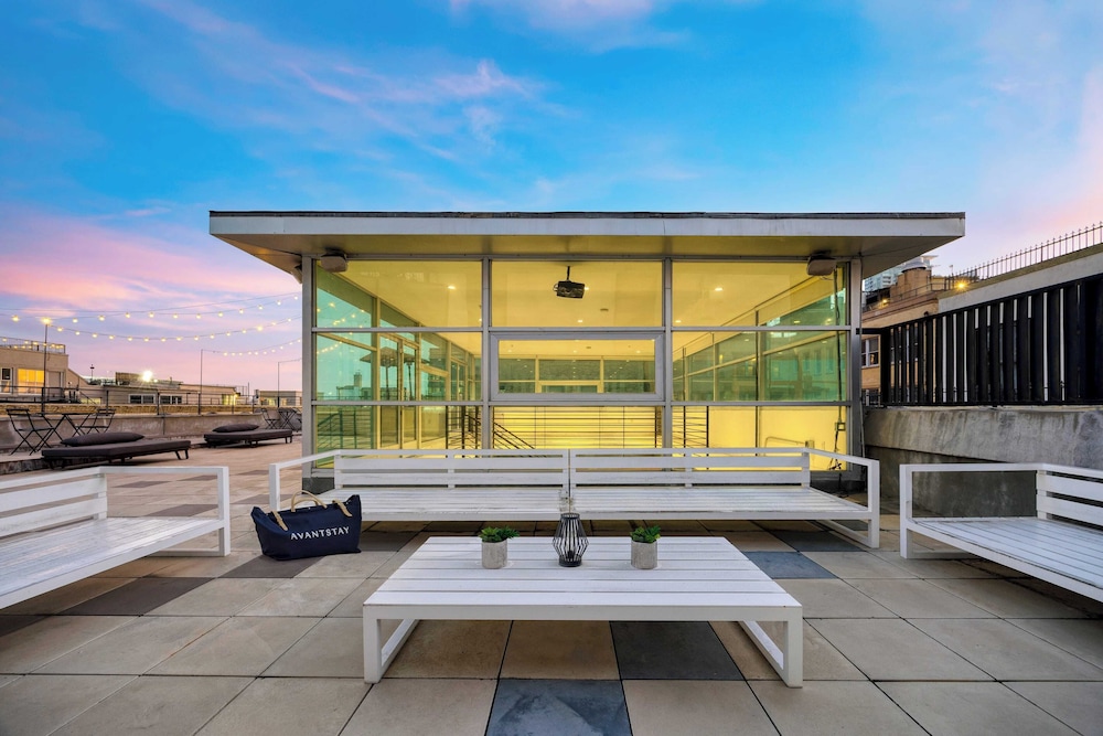 Skyline Lofts by Avantstay: a Multi-level Industrial-chic Retreat in Dtla With Rooftop Views, Soaring Ceilings & Steps to Dining, Music & Culture