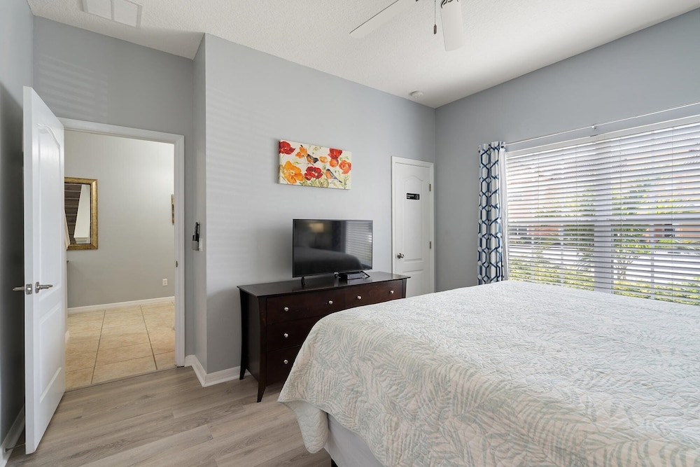 8963 Majesty Palm Rd