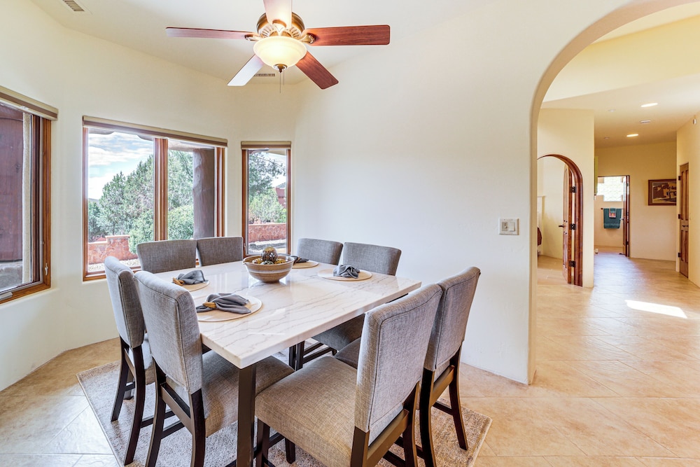 Hot Tub & Red Rock Views: Secluded Sedona Escape!