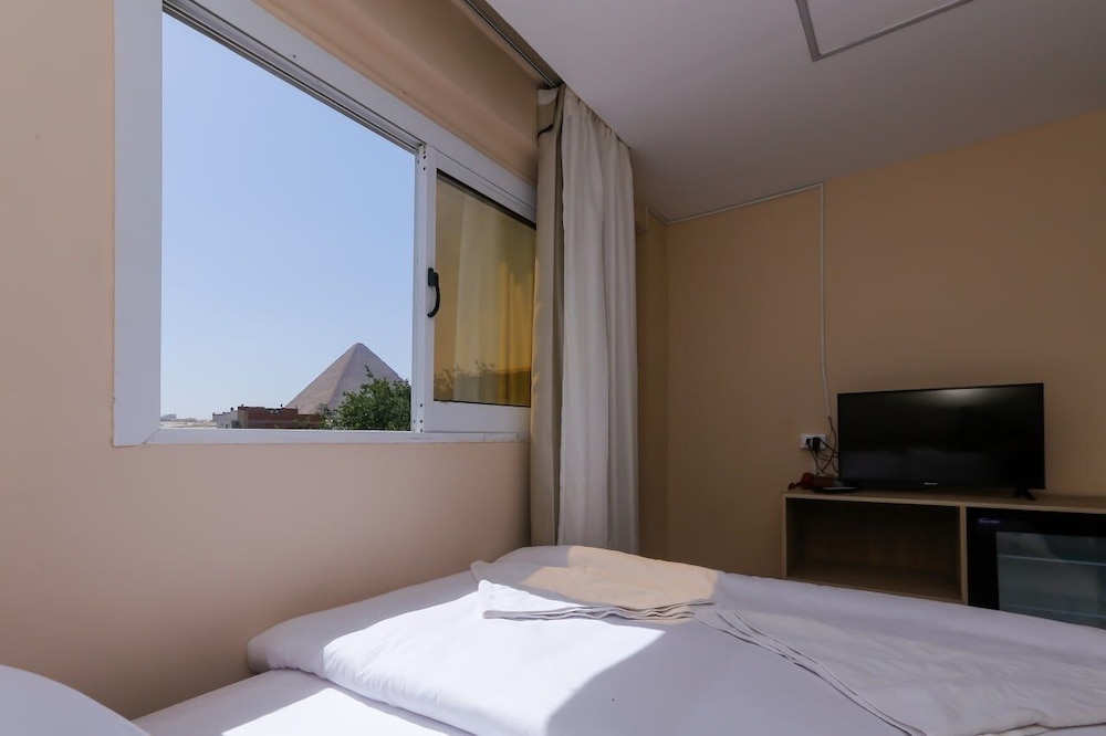 Pyramids Express View Inn