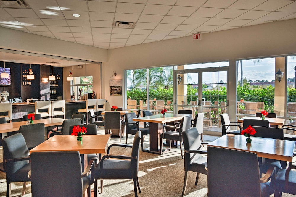 4 Mi to Disney World: Townhome w/ Hot Tub & Lanai!