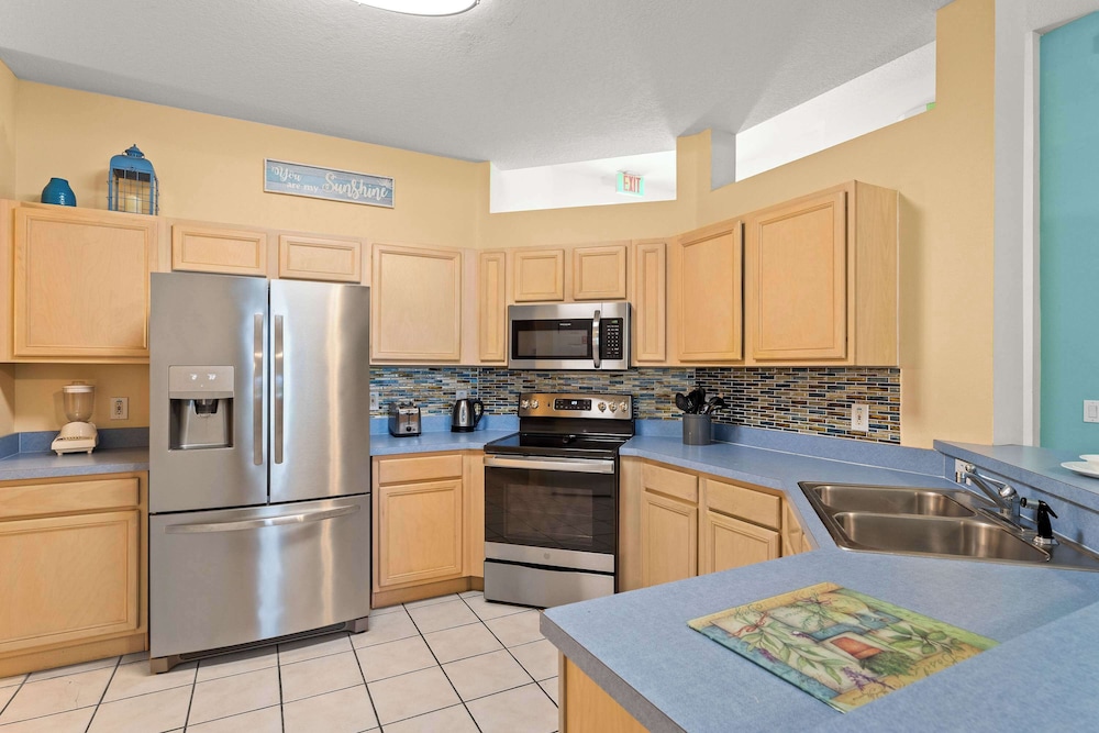 Poolside At Calabay - Home for 11 With Game Room, Pool & Hot Tub