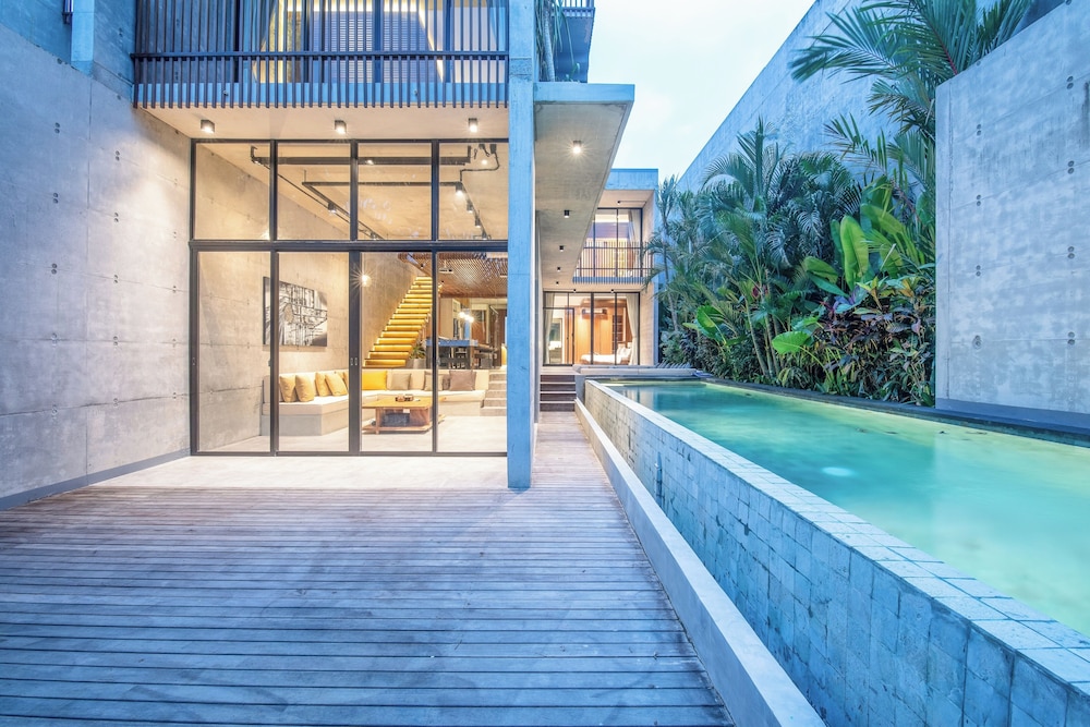 Robyn s Villa New Modern 4 BR Villa Canggu