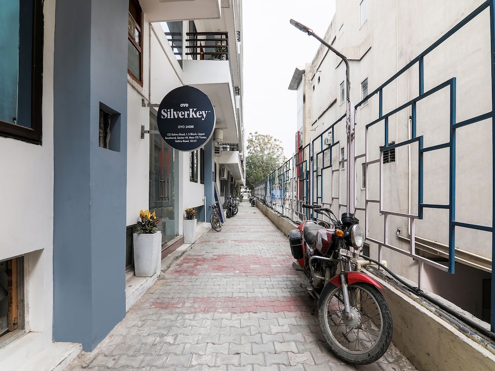 SilverKey Executive stays 24588 CD Sohna Road view 2