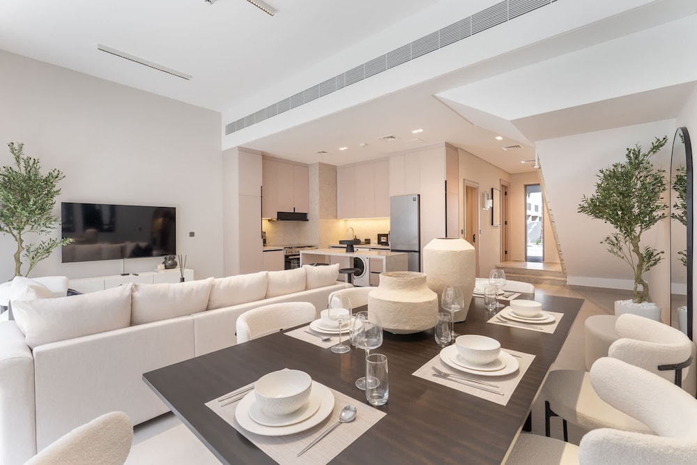 Classy 4-bedroom Villa With Spacious Balcony in Nad Al Sheba