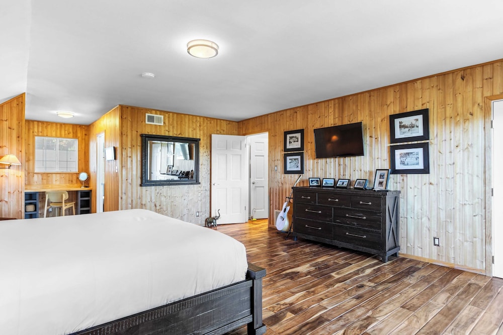 Sauna, Lake Views + Firepits Walk to Lake & Trails Zurich Drive by Avantstay