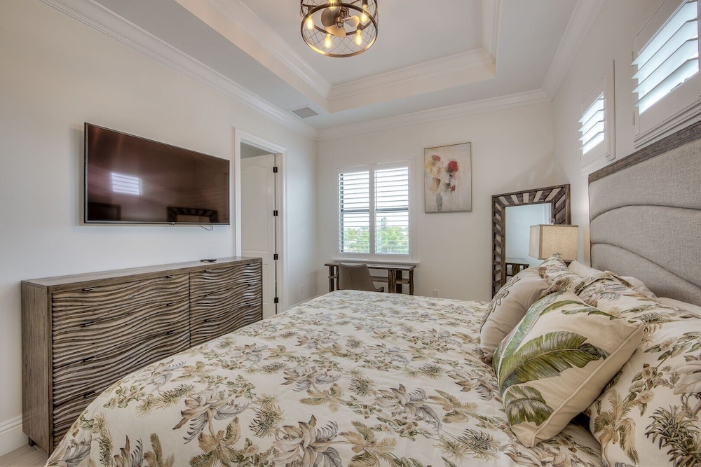 3552/3554 Big Kahuna Oasis: 10br, Pools & Beach Access 10 Bedroom Home