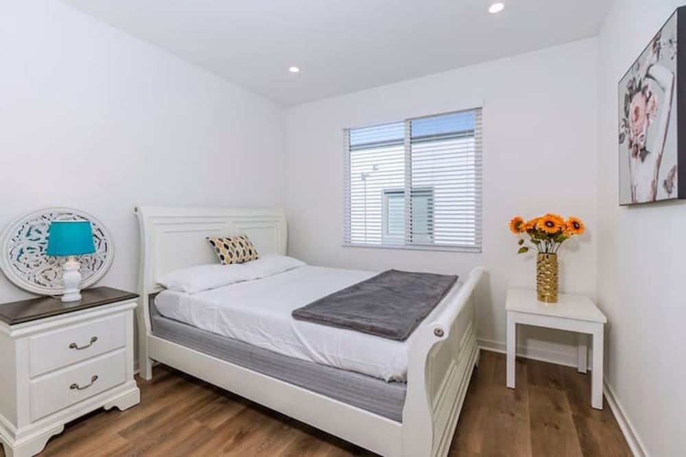 Private Room With Shared Bathroom