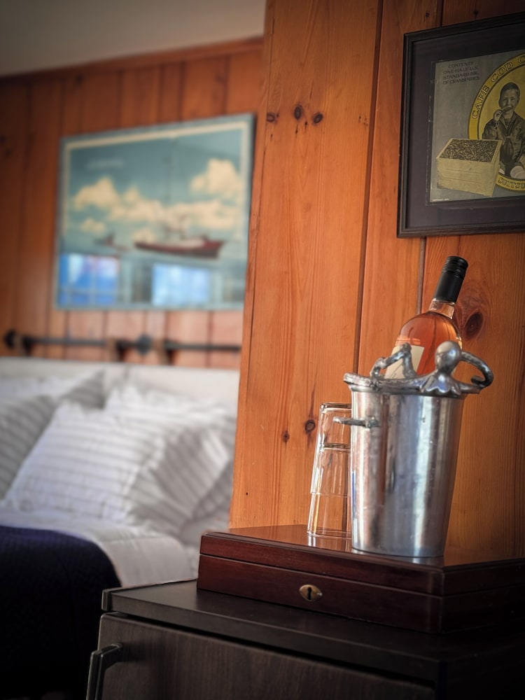 Cape Cod Motor Inn