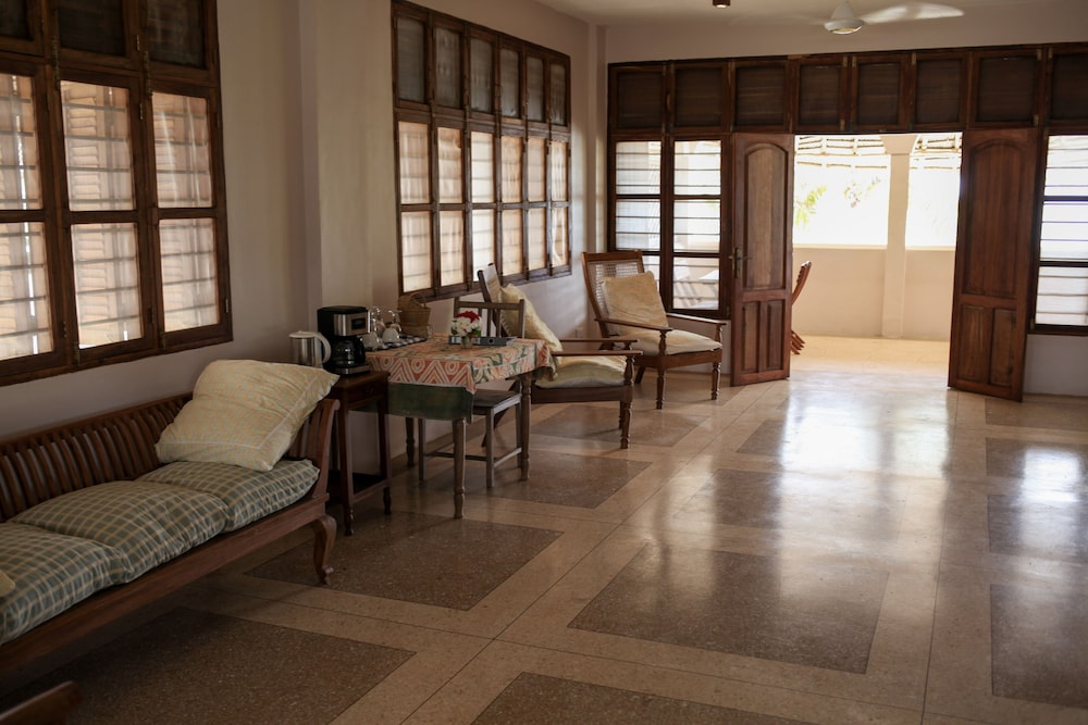 Alibi's Well Villa