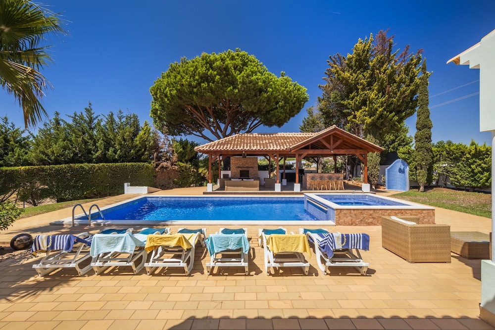 Villa Amendoeira in Olhos de gua