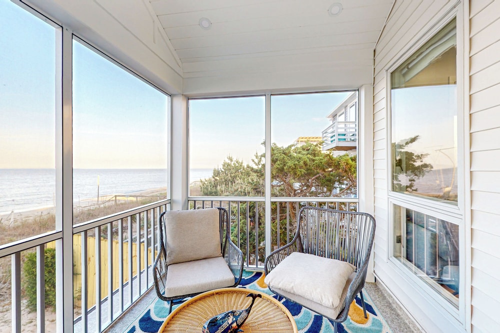 5BR Beachfront Home w/ Large Deck, Grill, W & D