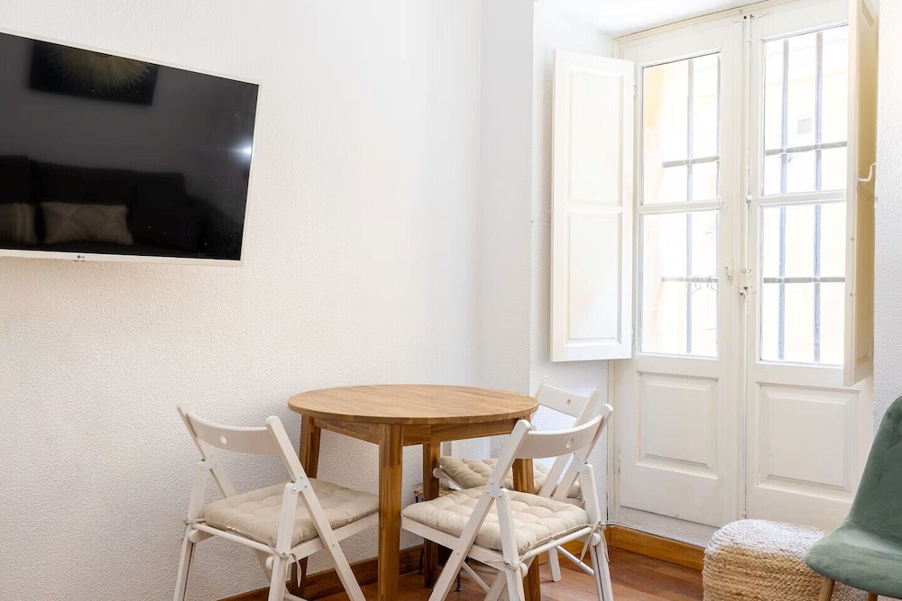 Toro 4 in Madrid With 1 Bedrooms and 1 Bathrooms
