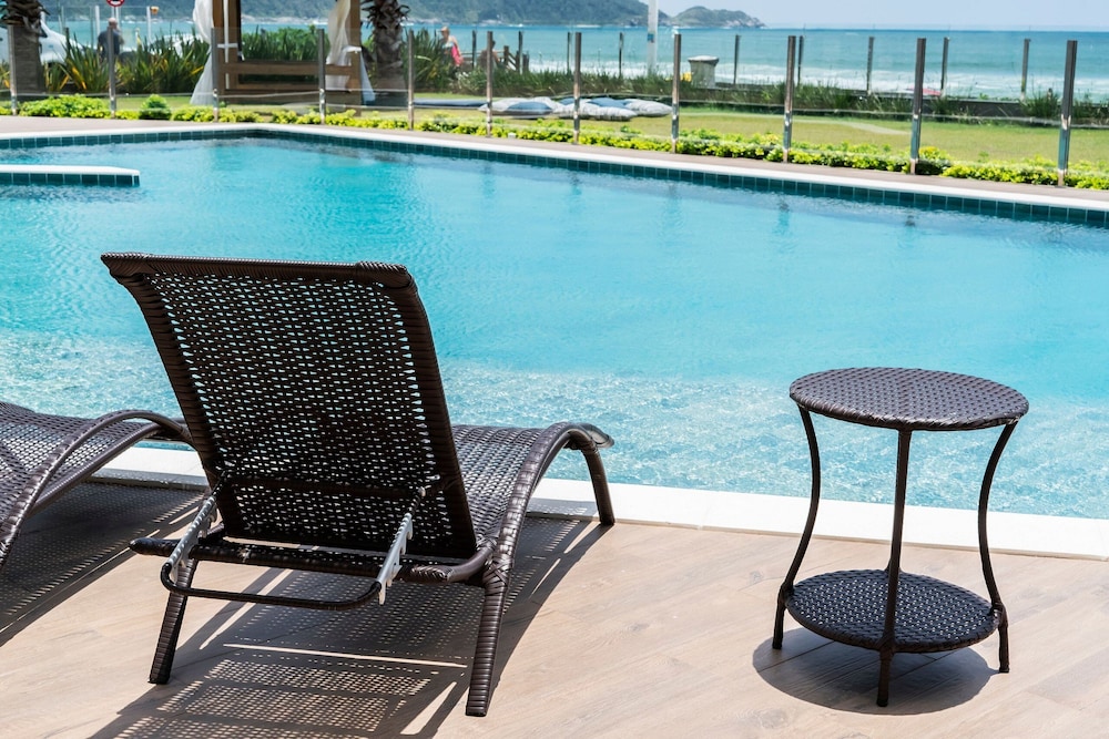 Duplex Alto Padrão Frente Mar c Piscina
