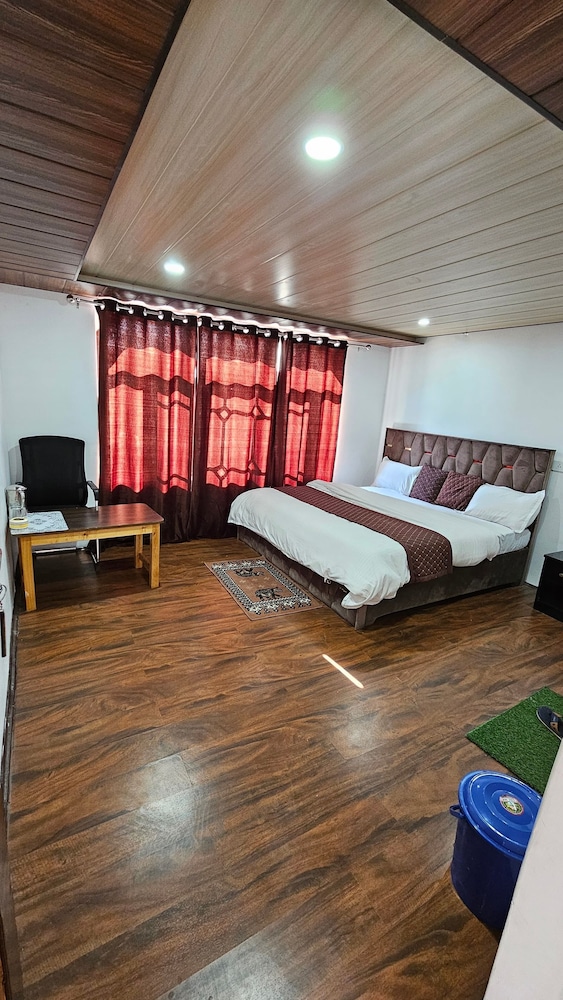 D Royal Ladakh Hotel and Restaurant