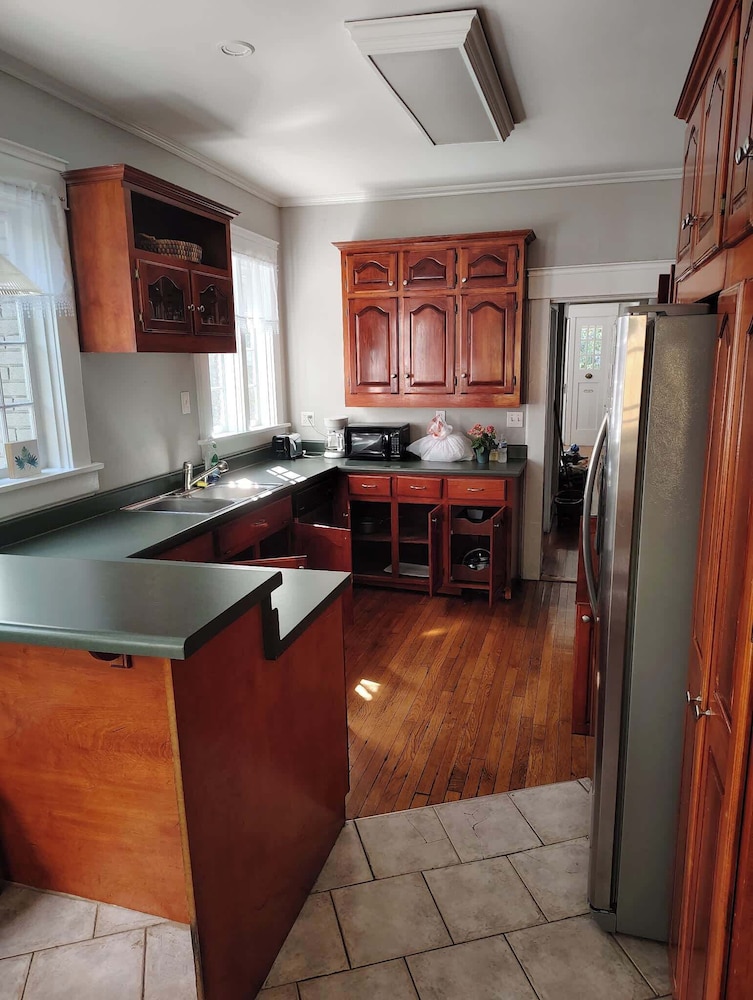 29th Street Trendy Lakeview Craftsman 8