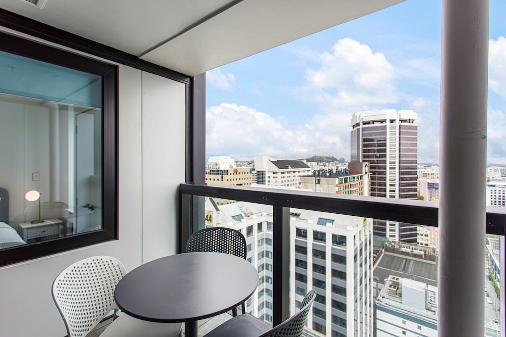 Modern 2BR in CBD - Zodiak Stays