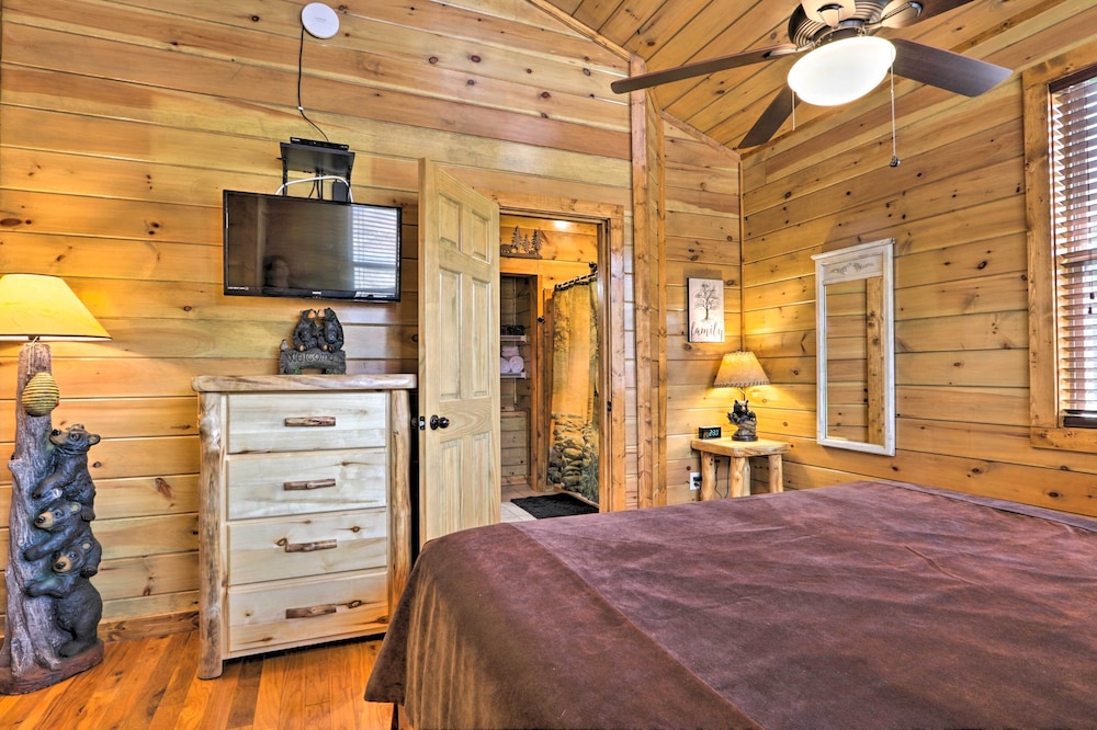 Rustic Pigeon Forge Cabin w/ Hot Tub: Near Town! view 4