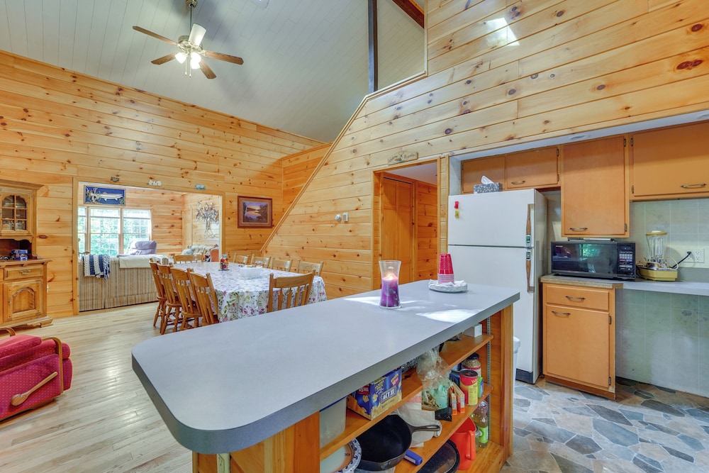 Cabin Comfort Near Psu! Fire Pit & On-site Trails