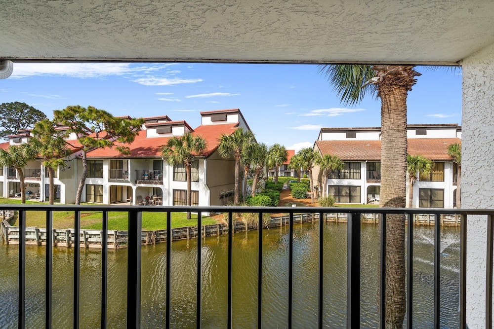 Edgewater Golf Villa 956