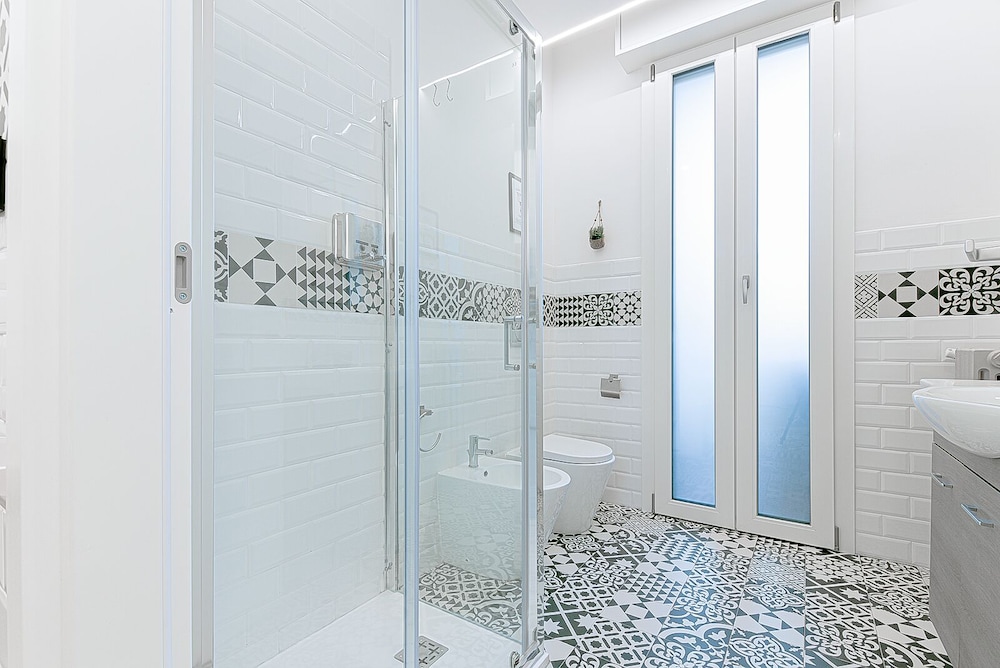 8 Bedroom Apartment in Reggio Emilia Center photo 2