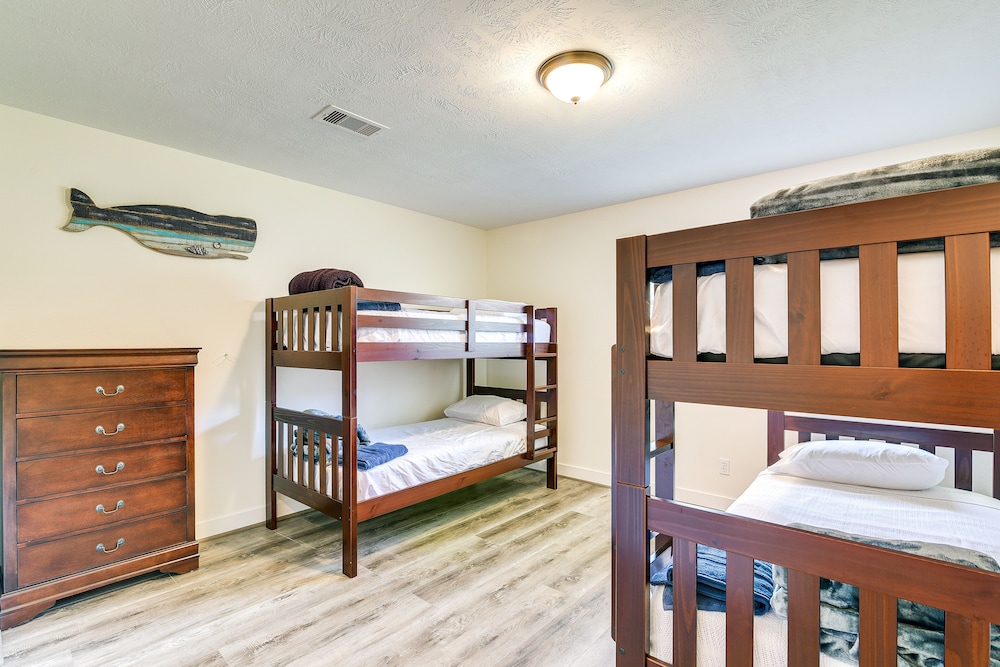 Walk to Beach: Galveston Getaway w/ Deck!