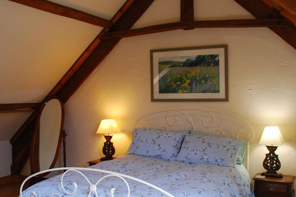 Golden Light Cottage Escape photo 2
