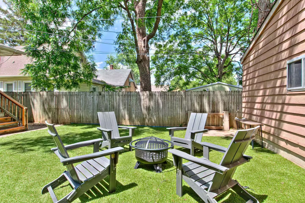 Cozy 3BR Home in Bates-Hendricks