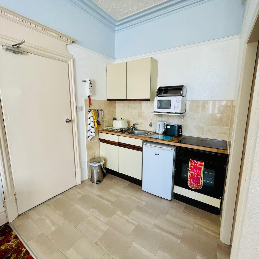 Lyndene Holiday Apartments
