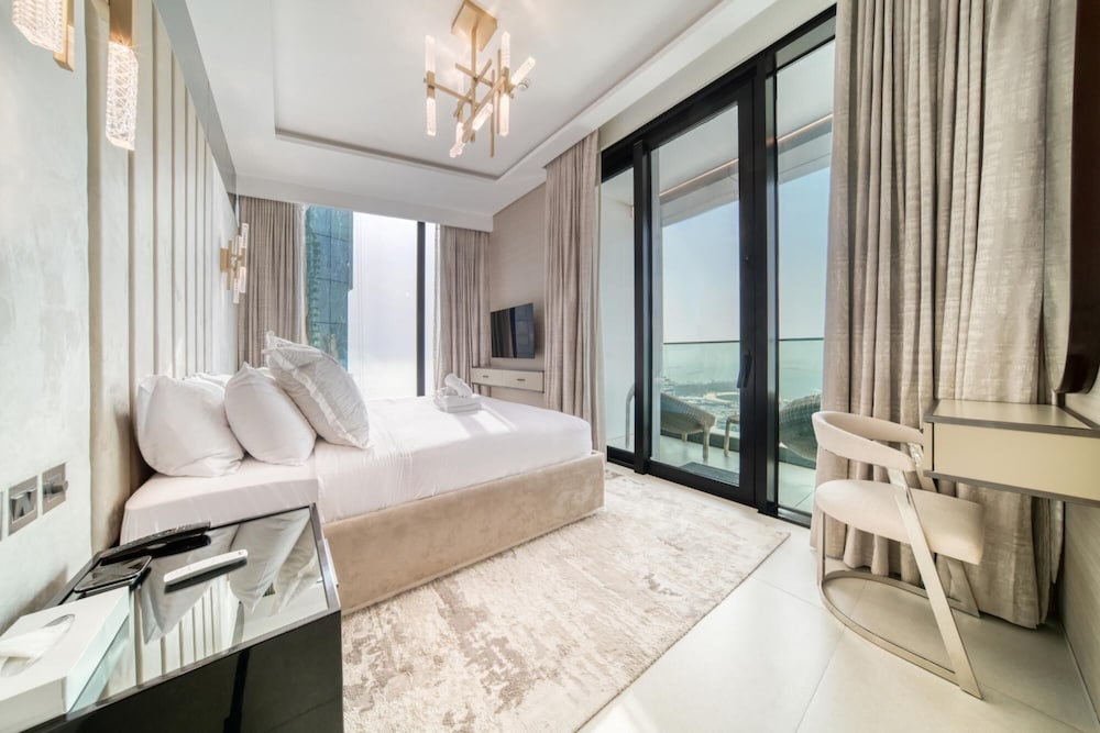 Picturesque Balcony and Beach Haven at Address JBR