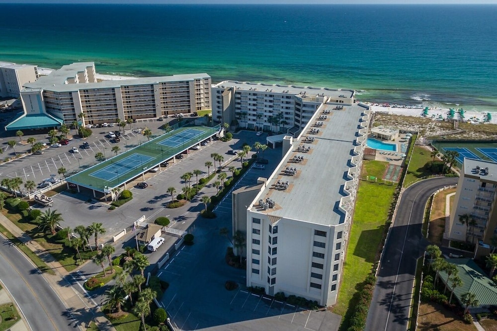 Inlet Reef 306 2 Bedroom Condo by RedAwning
