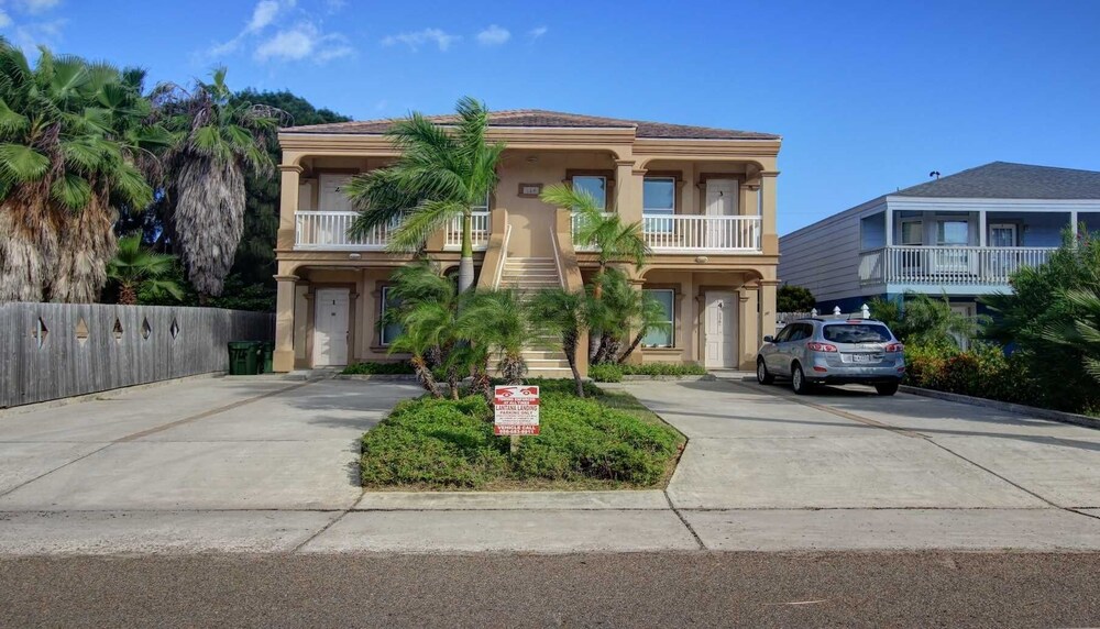Lantana Landing 1 Minium 2 Bedroom Condo by RedAwning
