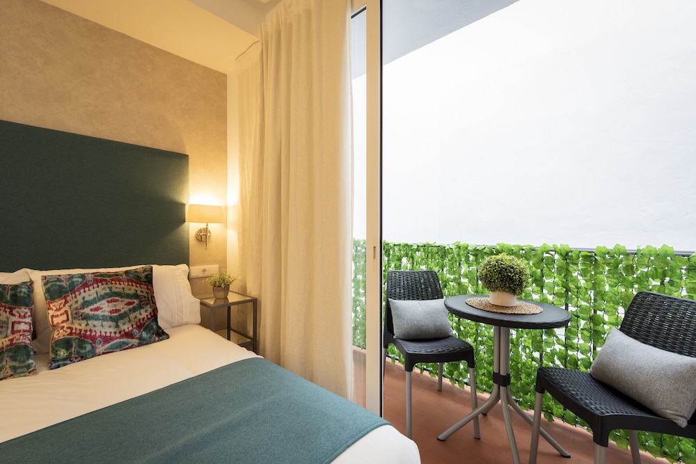 2 Bd Apartment in the Center of Seville Baños II view 3