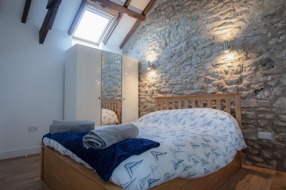 The Old Stables - 3 Bedroom Cottage - Angle