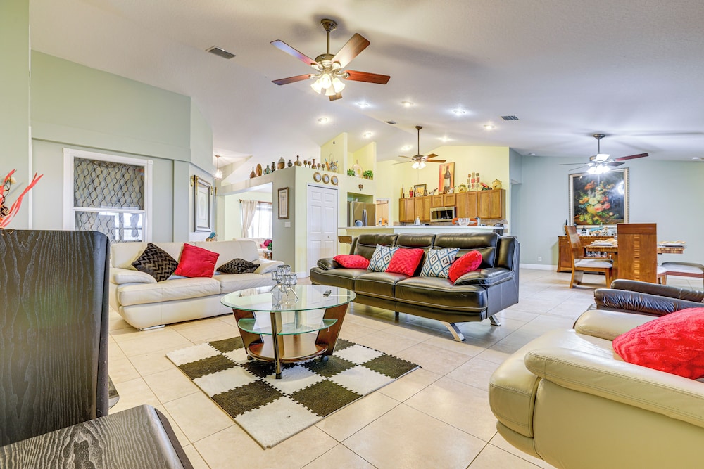 Screened Patio & Hot Tub: Port St Lucie Home!