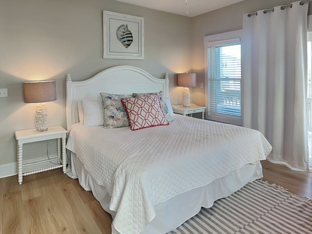 Queens Grant by Topsail Realty