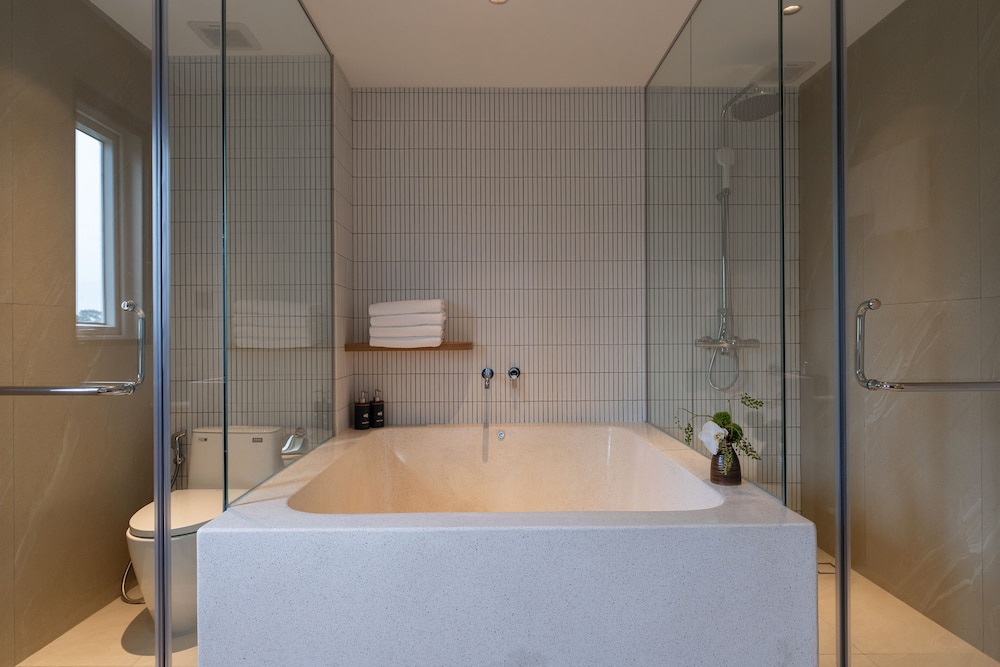 Kin Hotel Thai Van Lung 15