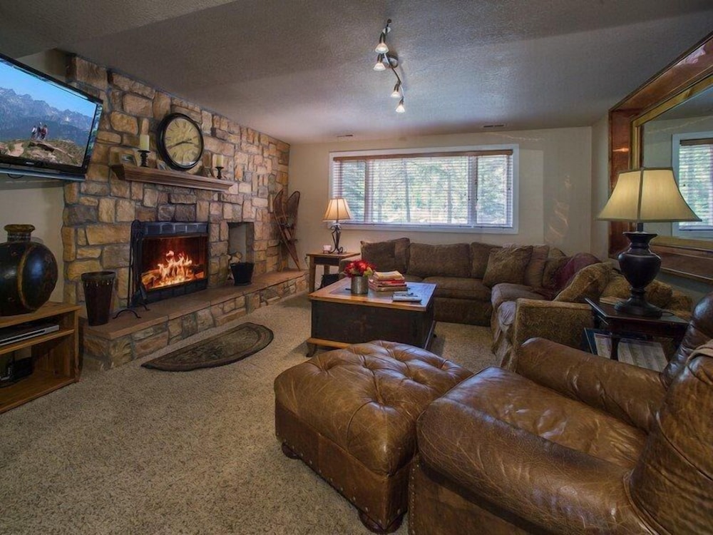 Lazy K Mountain Home 5 Bedroom Holiday home by Key to the Rockies