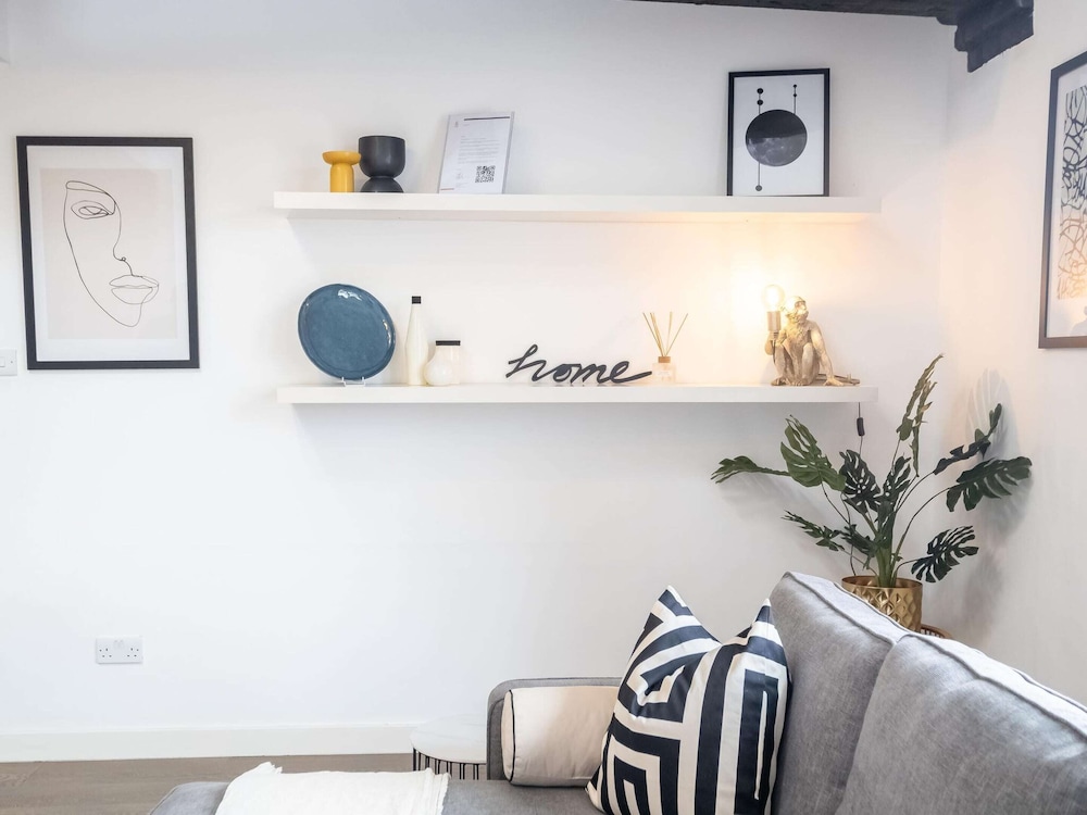 City View Three-bed Premier Apartment London