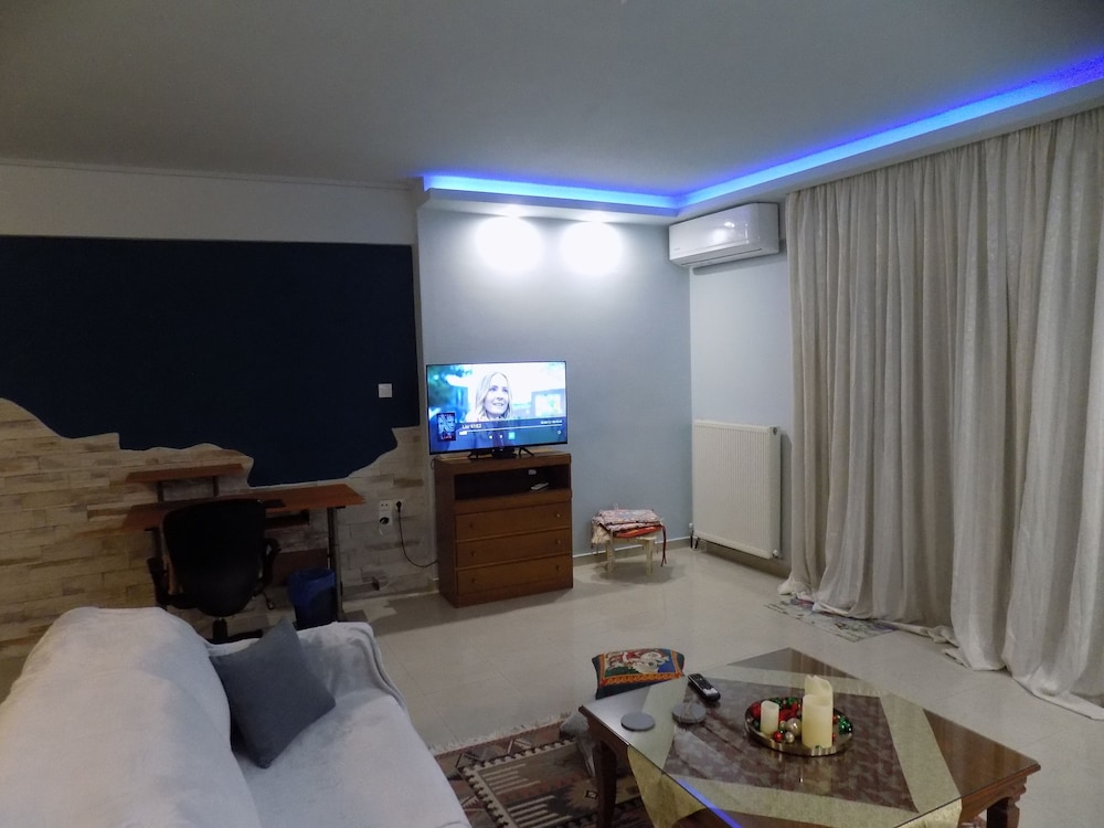 Natalys 2 Bd Gorgeous Apt in Volos