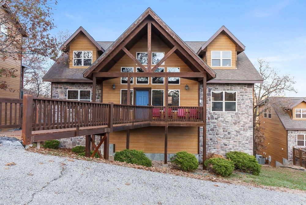 Kemper's Cabin by Silver Dollar City - Ideally Located view 3