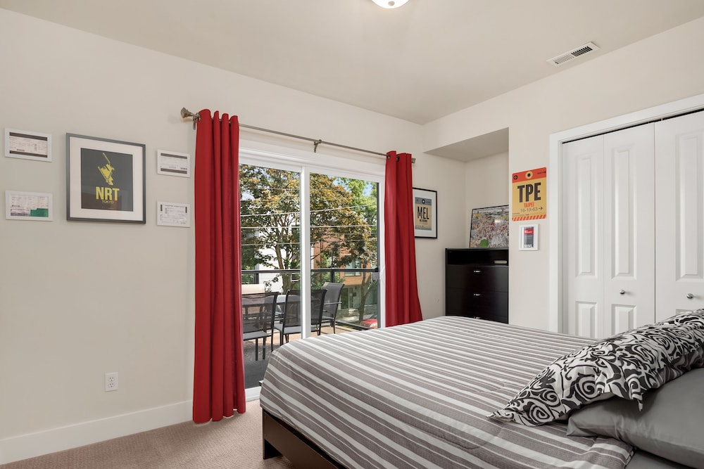 Seattle Vacation Home: The Aerodrome