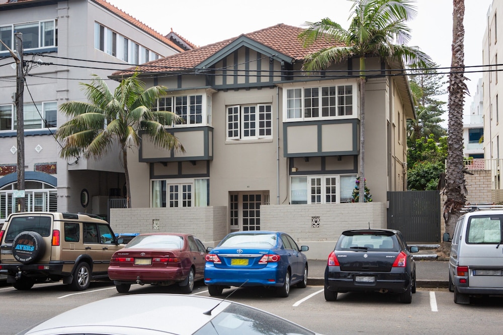 Chic Apartment With Sun Lounge Near Manly Beach