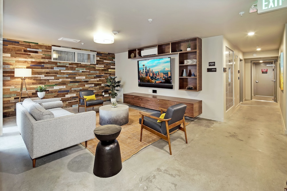 Lofty Studio Prime Cap Hill view 2