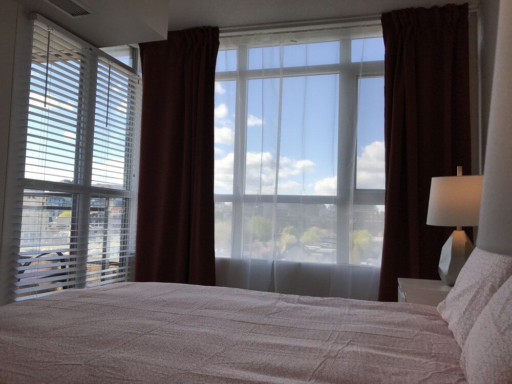 Luxury 2BR Suites in the heart of Downtown Toronto photo 3