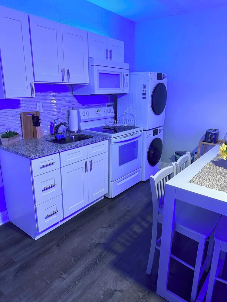 Cozy Suite Full Amenitie s pet Friendly