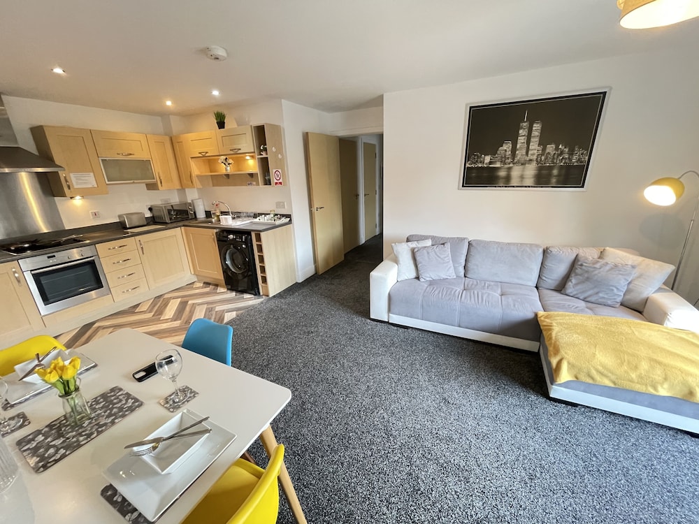 Grand Central Apartments, Centro